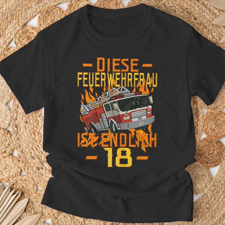 Diese Feuerwehrfrau Ist Endlich 18 T-Shirt Geschenke für alte Männer