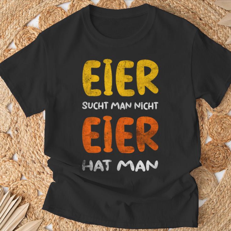 Eier Sucht Man Nicht Eier Hat Man T-Shirt Geschenke für alte Männer