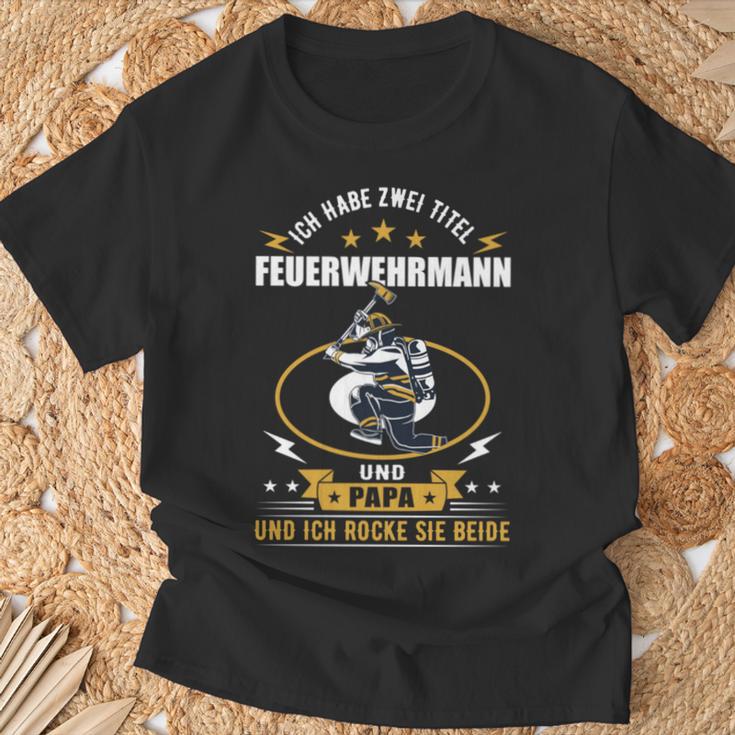 Feuerwehrmann Und Papa Ich Rocke Beide Titel Witziges T-Shirt Geschenke für alte Männer