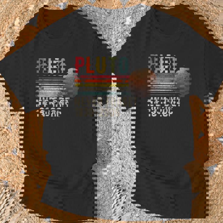 Never Forget Pluto Estilo Retro Divertido Espacio Divertido Ciencia Divertida Camiseta unisex Regalos para ancianos