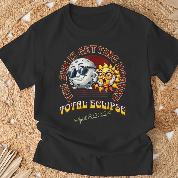Totality Eclipse April 2024 Sun Is Getting Mooned T-Shirt Gifts for Old Men