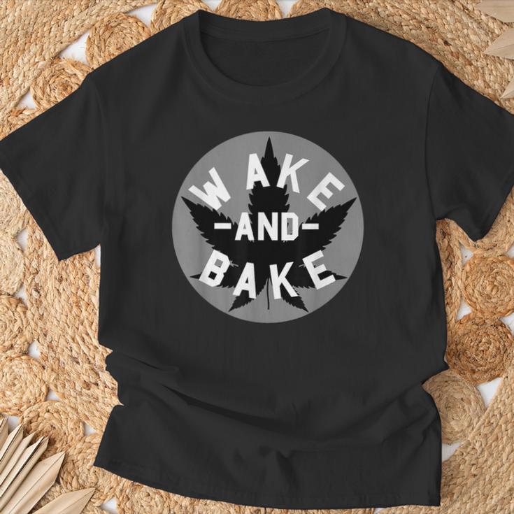 Wake And Bake Pot LeafMarijuana T-Shirt Gifts for Old Men