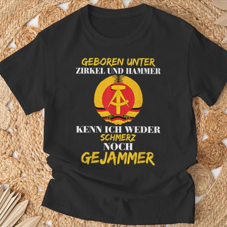 Geboren Unter Zirkel Und Hammer East Germany East Ddr T-Shirt Geschenke für alte Männer