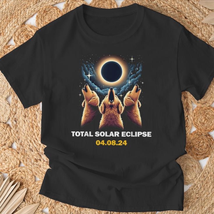 Goldendoodle Dog Howling At Total Solar Eclipse 8 April 2024 T-Shirt Gifts for Old Men
