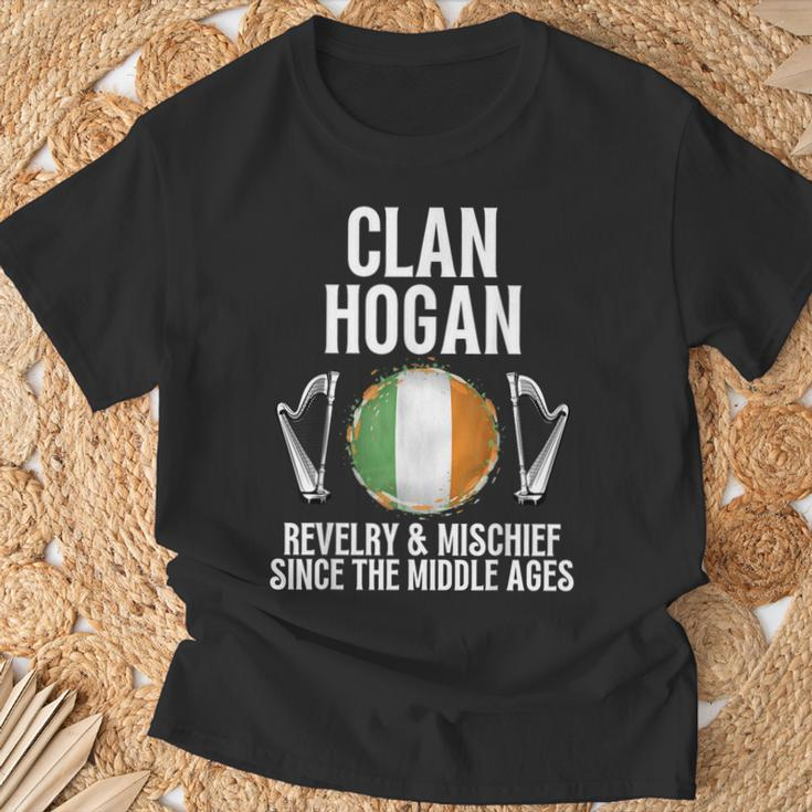Hogan Surname Irish Family Name Heraldic Celtic Clan T-Shirt Gifts for Old Men