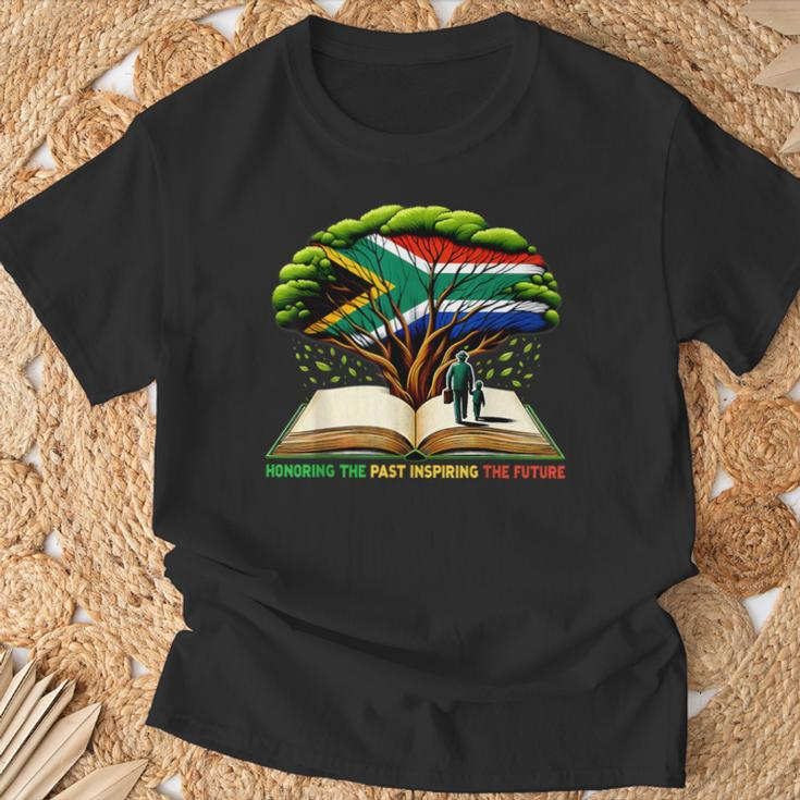 Honoring The Past Black History Month Fathers Day T-Shirt Gifts for Old Men