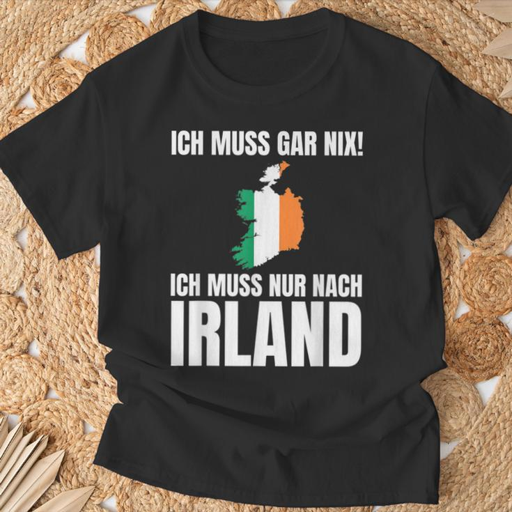 Ich Muss Gar Nix Ich Muss Nur Nach Ireland S T-Shirt Geschenke für alte Männer