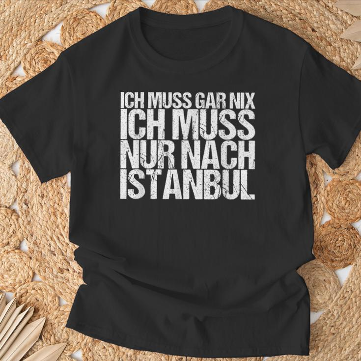 Ich Muss Gar Nix Ich Muss Nur Nach Istanbul S T-Shirt Geschenke für alte Männer