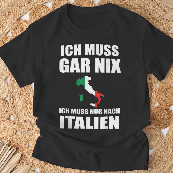 Ich Muss Gar Nix Ich Muss Nur Nach Italien T-Shirt Geschenke für alte Männer