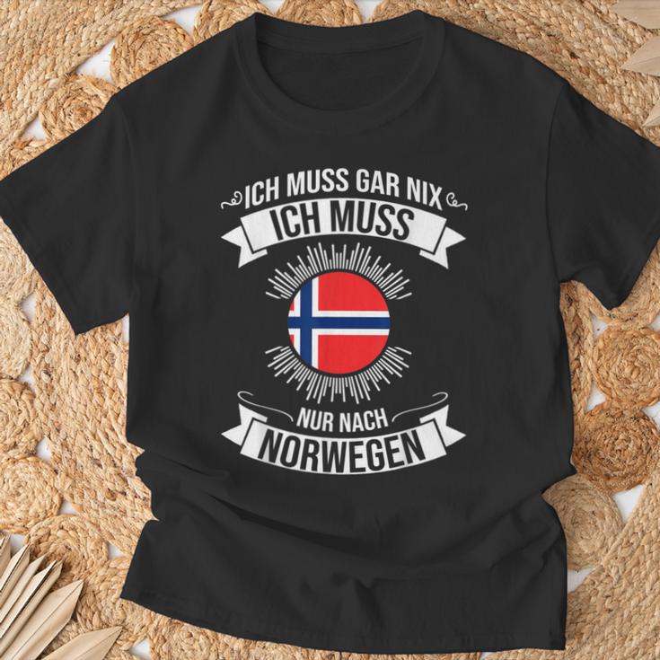 Ich Muss Gar Nix Ich Muss Nur Nach Norway S T-Shirt Geschenke für alte Männer