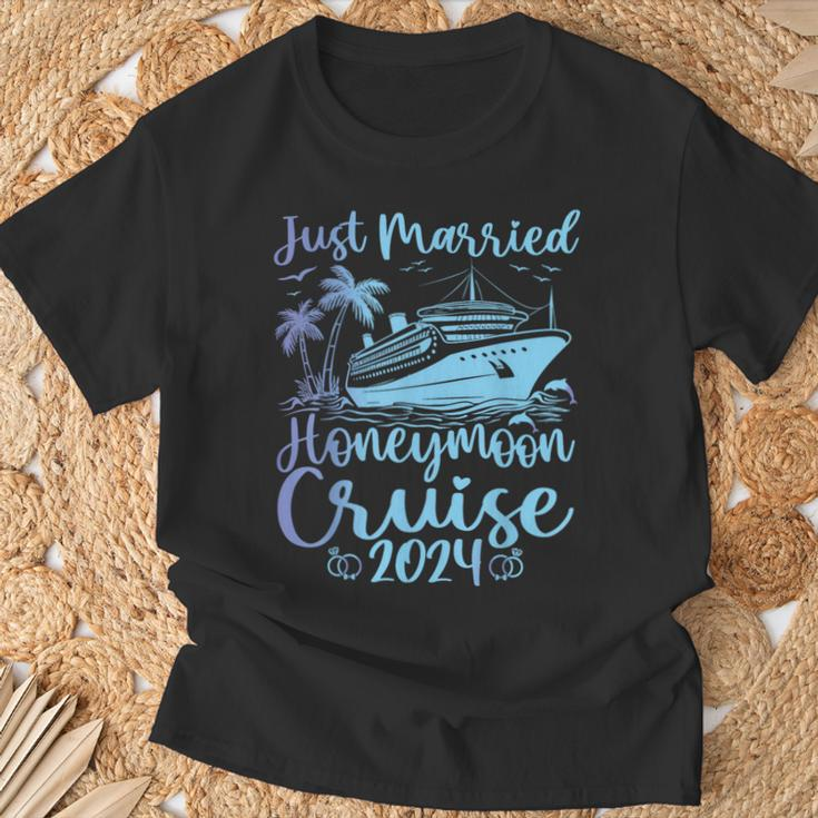 Just Married 2024 Wedding Ring Matching Honeymoon Cruise T-Shirt Gifts for Old Men