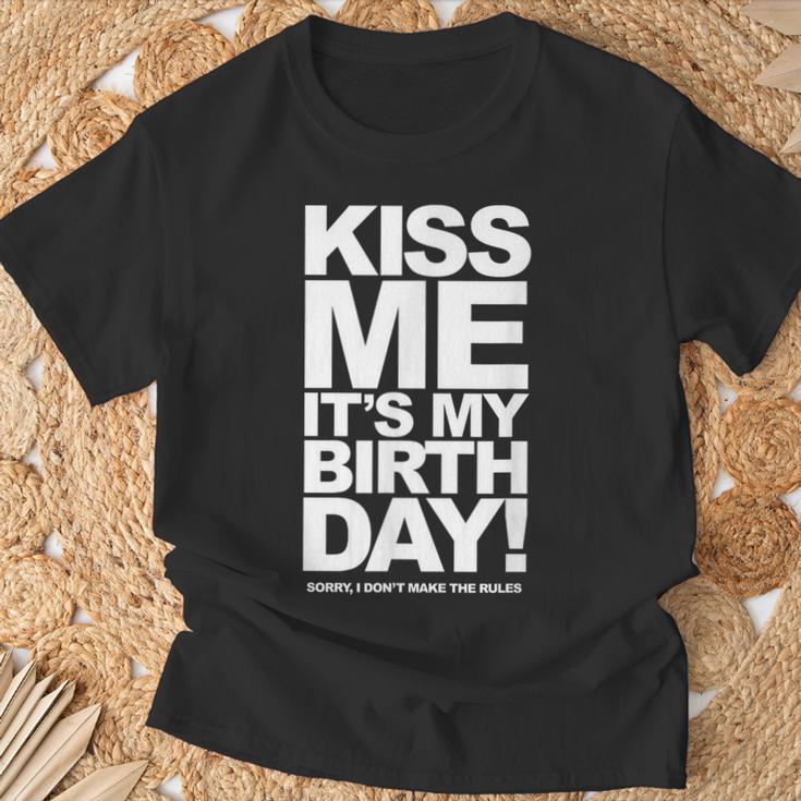 Kiss Me It's My Birthday Cool Graphic T-Shirt