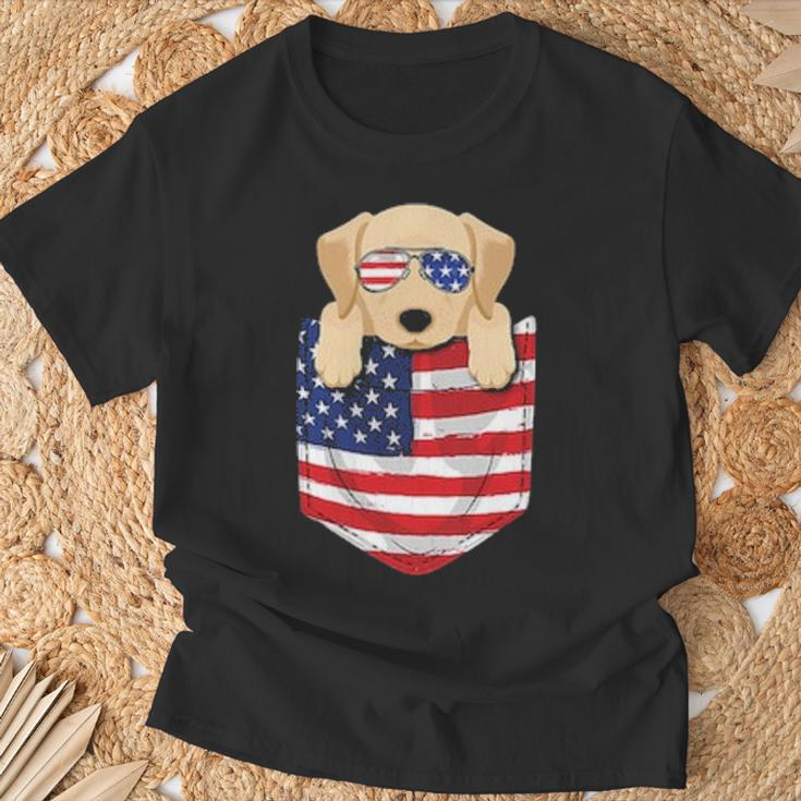 Labrador Dog Peeking Pocke Patriotic Father Men T-Shirt Gifts for Old Men