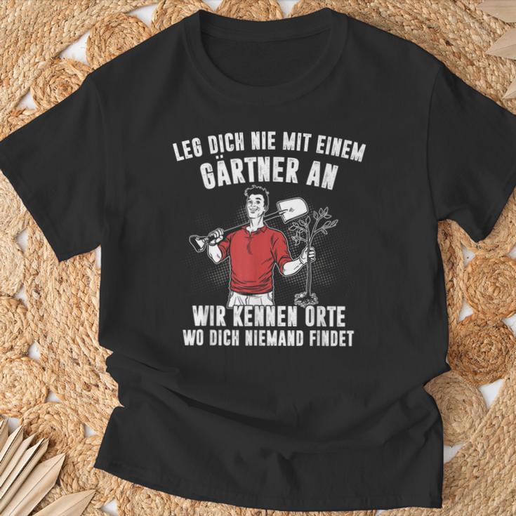 Leg Dich Nie Mit Einer Gärtner An Gartenarbeit Garden T-Shirt Geschenke für alte Männer