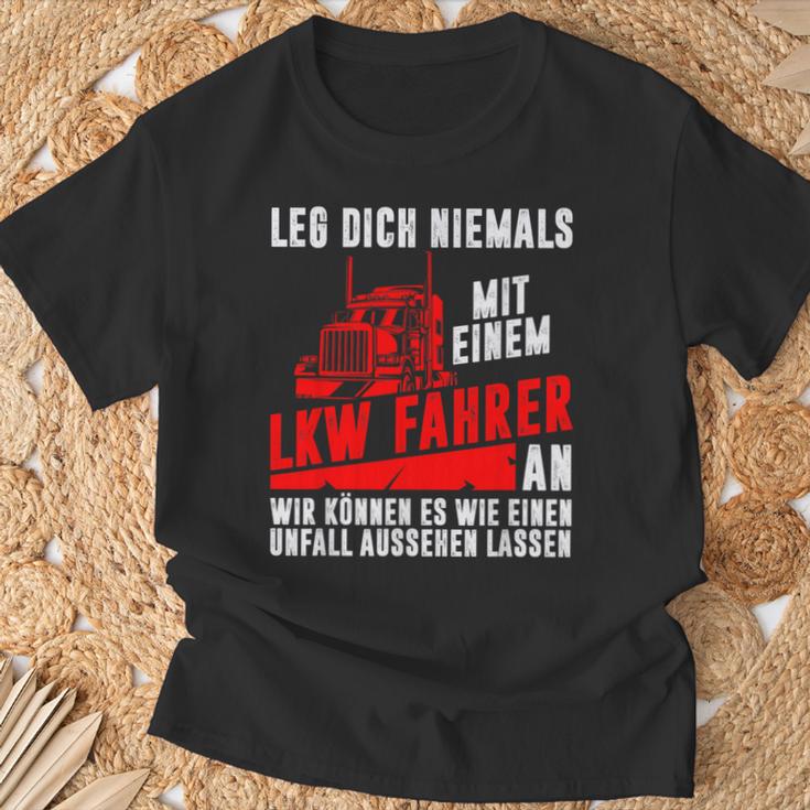 Leg Dich Niemals Mit Einem Truck-Dahrer An Trucker S T-Shirt Geschenke für alte Männer