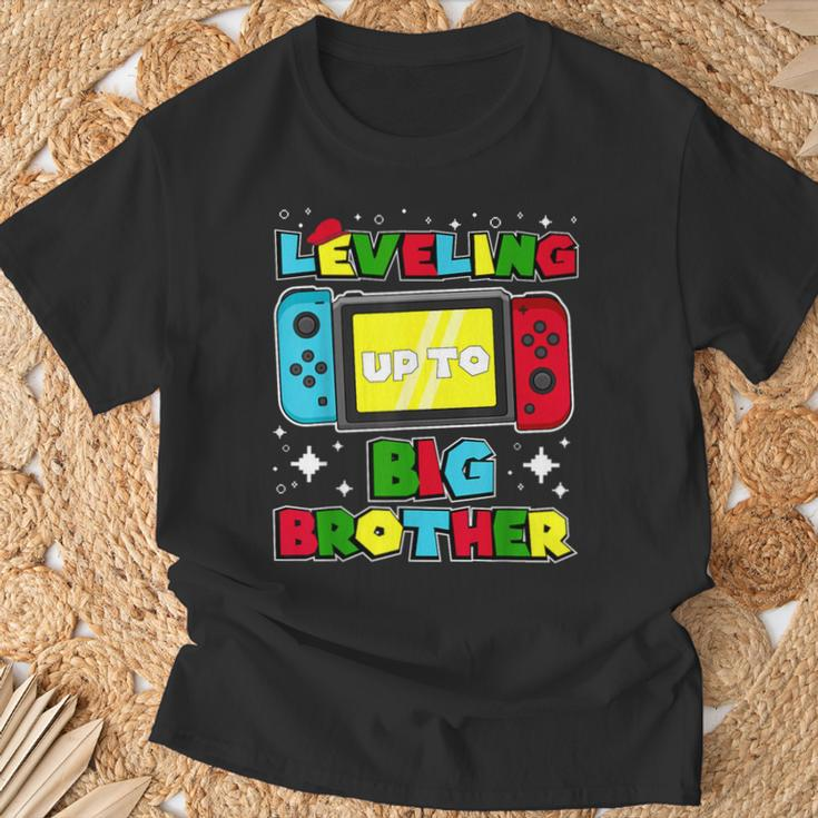 Leveling Up To Big Brother 2024 Gaming Boys Toddler Big Bro T-Shirt Gifts for Old Men