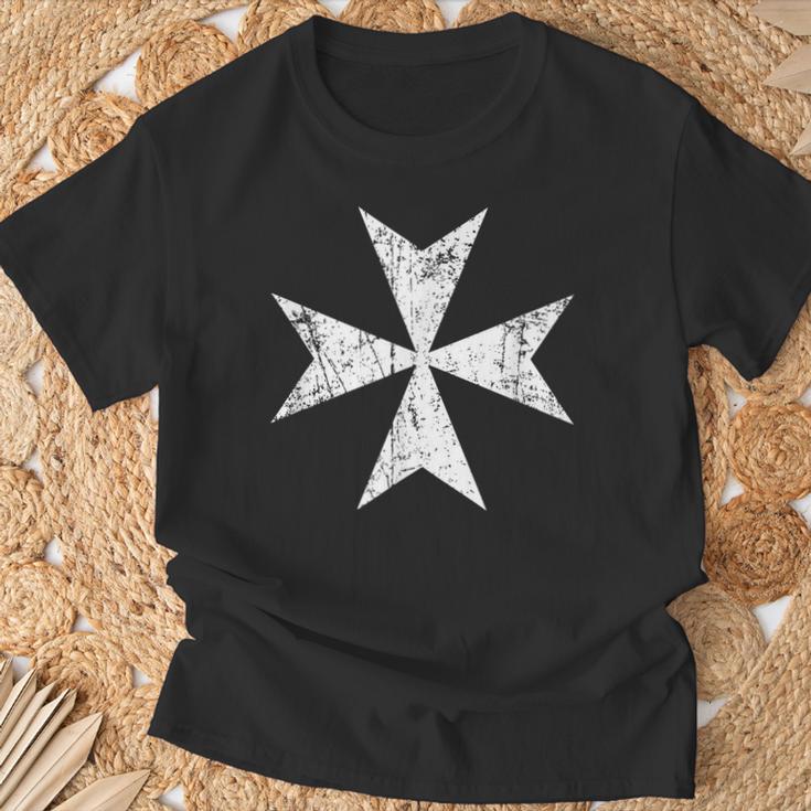 Maltese Cross Distressed White Print Malta Cross T-Shirt Gifts for Old Men