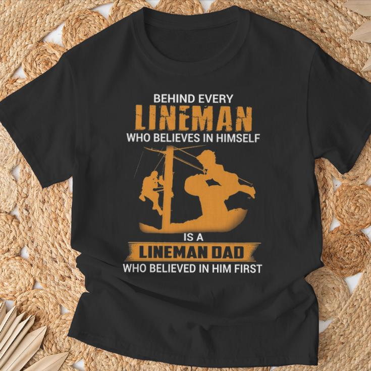 Proud Dad Of An Electrical Lineman For Fathers Day T-Shirt Gifts for Old Men