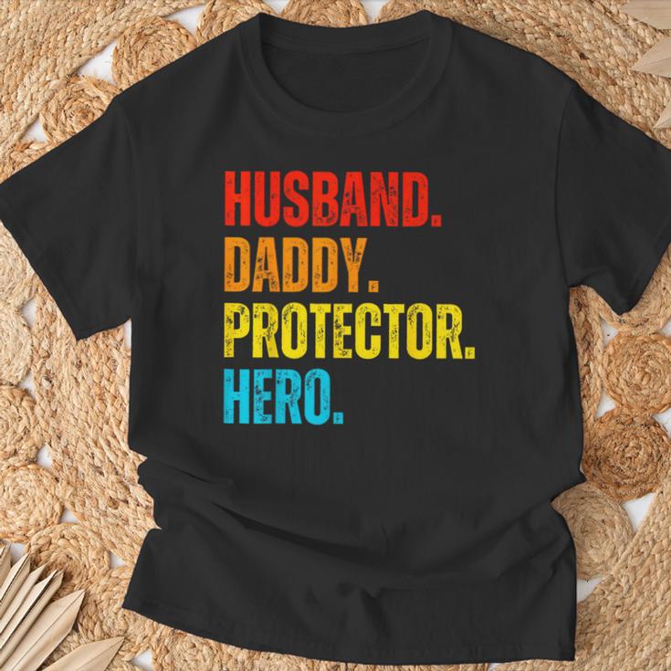 Retro Ehemann Papa Protector Heroatertag Für Papa T-Shirt Geschenke für alte Männer