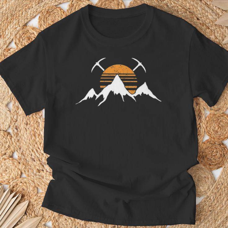 Retro Mountain Ice Climbing Bouldering T-Shirt Gifts for Old Men