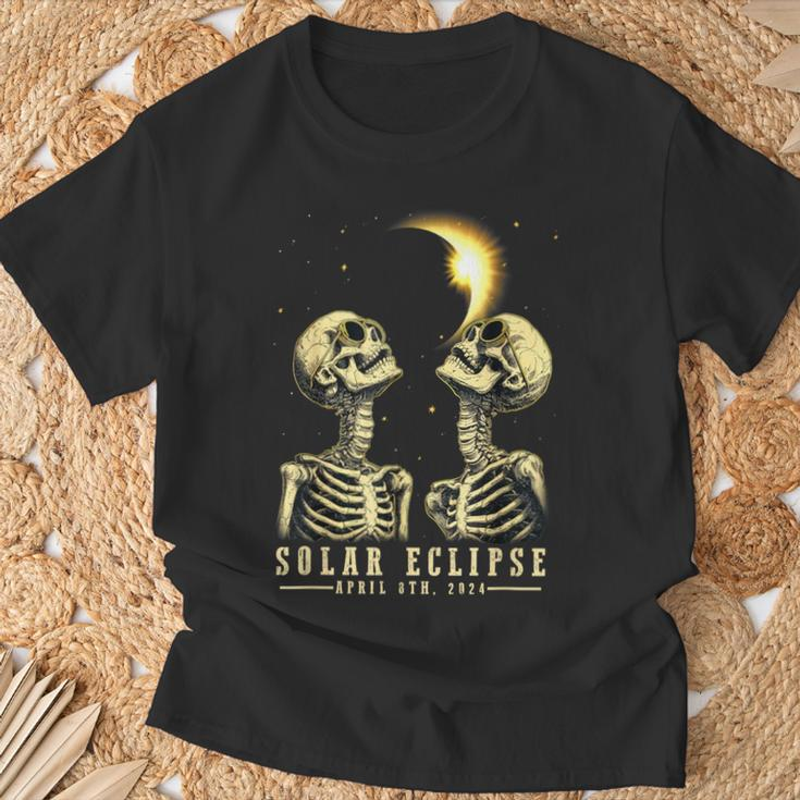 Retro Total Solar Eclipse 2024 Skeleten For Women T-Shirt Gifts for Old Men