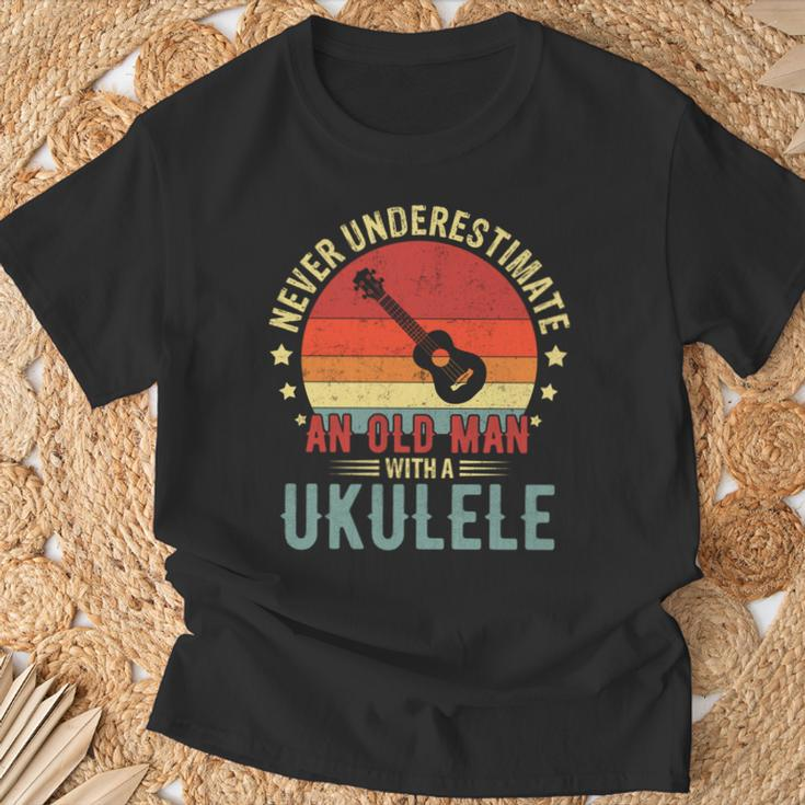 Retro Never Underestimate Old Man With A Ukulele Player Men T-Shirt Gifts for Old Men