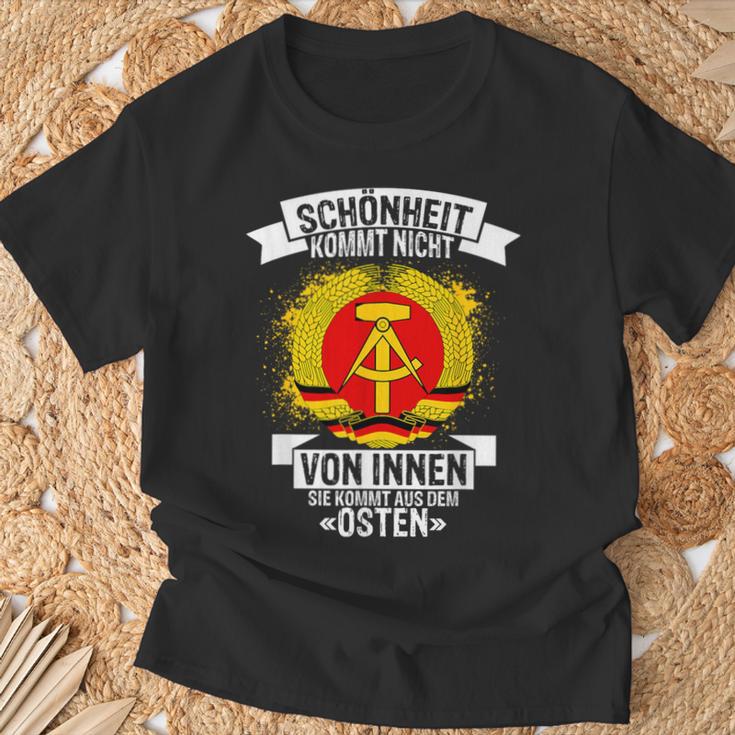 Schönheit Kommt Nicht Von Innen Sie Kommt Aus Dem Osten T-Shirt Geschenke für alte Männer