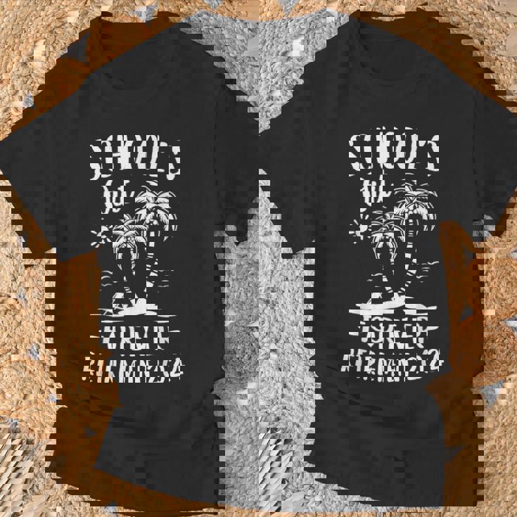 Schools Out Forever Retirement 2024 Retired Teacher T-Shirt Gifts for Old Men