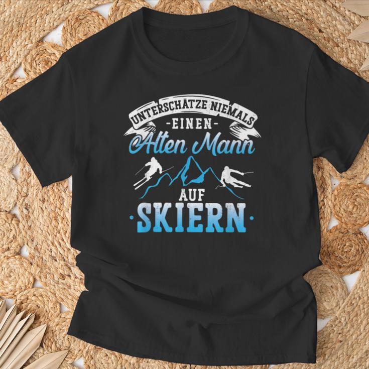 Ski Unterschatzniemals Eine Alten Mann Auf Skiern Untersch T-Shirt Geschenke für alte Männer