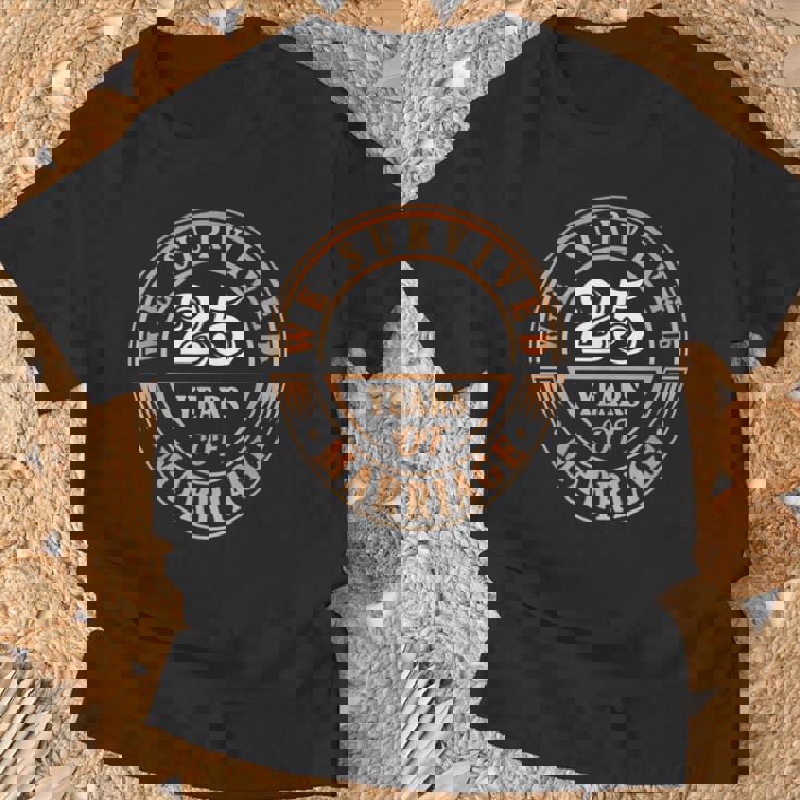 Sobrevivimos A 25 Años De Matrimonio Camiseta unisex Regalos para ancianos