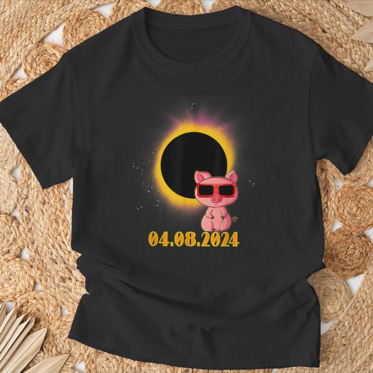 Solar Eclipse 2024 Pig Wearing Solar Eclipse Glasses T-Shirt Gifts for Old Men
