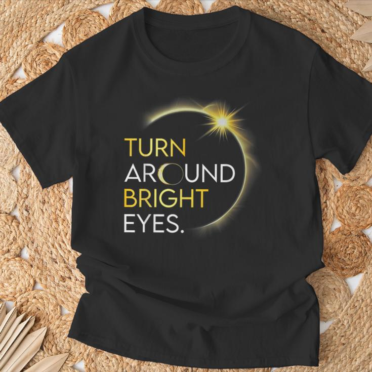Solar Eclipse 2024 Turn Around Bright Eyes Totality April 8 T-Shirt Gifts for Old Men