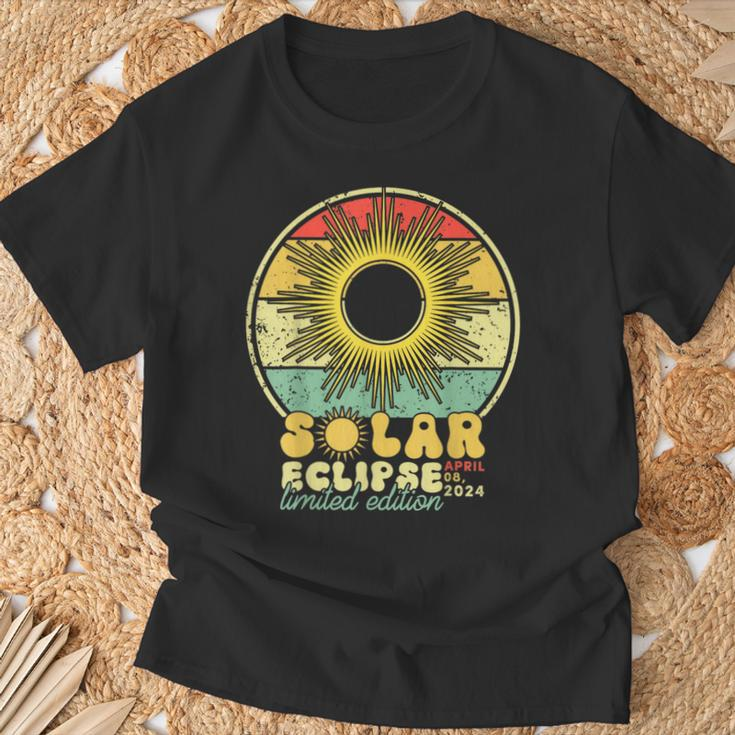 Total Solar Eclipse 2024 April 8 2024 Retro Limited Edition T-Shirt Gifts for Old Men