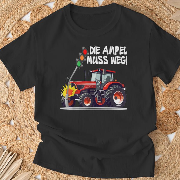 With Traktor Rammt Ampel Die Ampel Muss Weg T-Shirt Geschenke für alte Männer