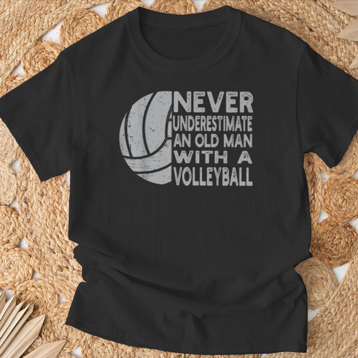 Never Underestimate An Old Man With Volleyball Coach Grandpa T-Shirt Gifts for Old Men