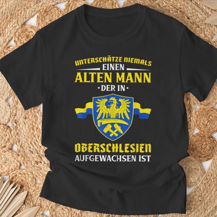 Underschätze Niemal Einen Alten Mann Aus Oberschlesia T-Shirt Geschenke für alte Männer