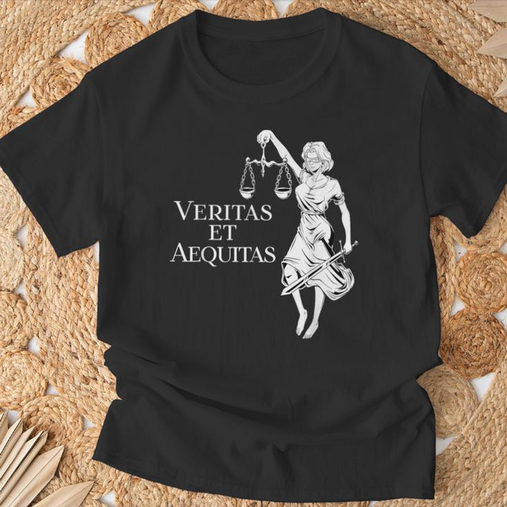 Veritas Et Aequitas Goddess Lady Justice T-Shirt Gifts for Old Men