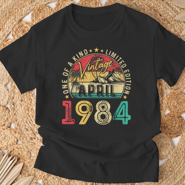 Vintage 40Th Birthday April 1984 40 Year Old Women T-Shirt Gifts for Old Men