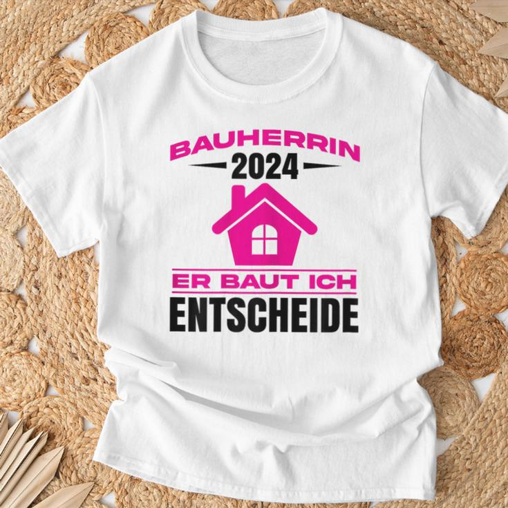 Bauherrin 2024 Er Baut Bauherrin 2024 Hausbau T-Shirt Geschenke für alte Männer