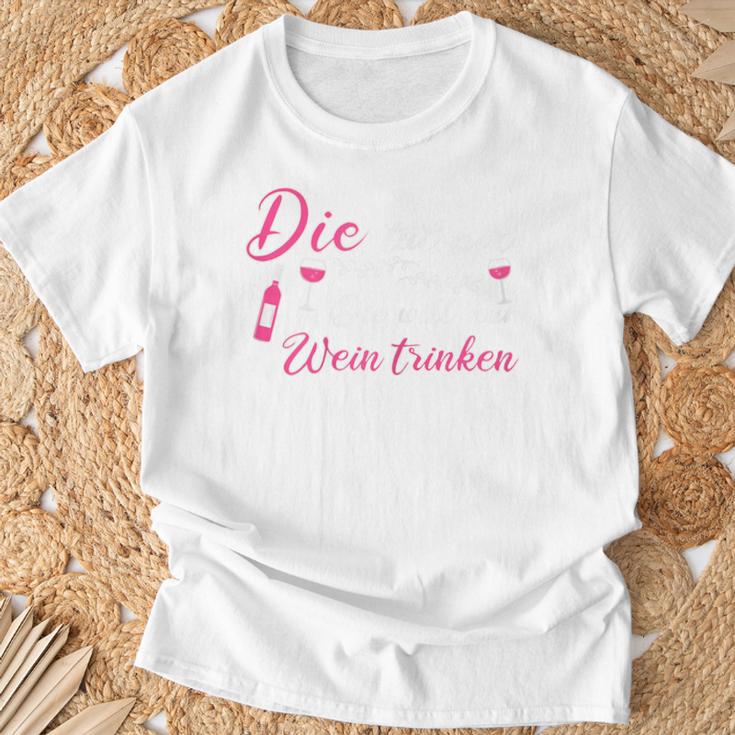 Die Tut Nix Die Will Nur Wein Trinken T-Shirt Geschenke für alte Männer