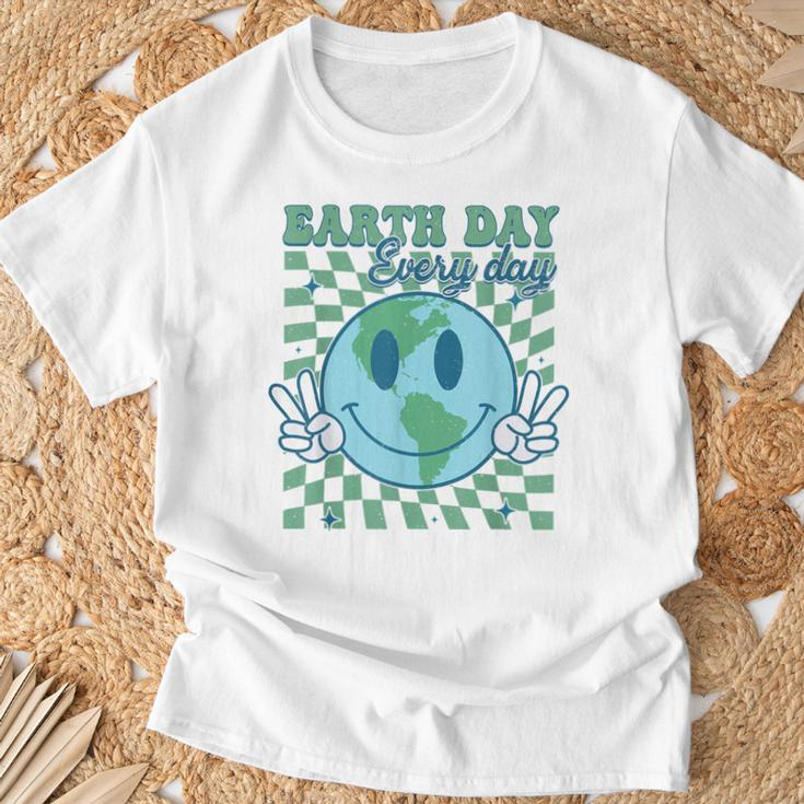 Earth Day Everyday Smile Face Hippie Planet Anniversary T-Shirt Gifts for Old Men
