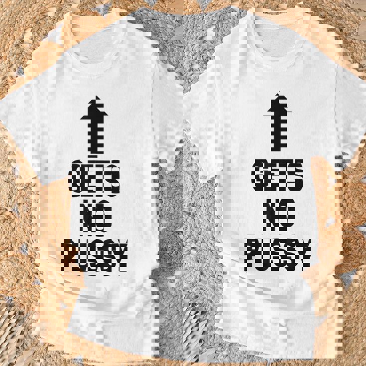 Gets No Pussy Adult Humor T-Shirt Gifts for Old Men