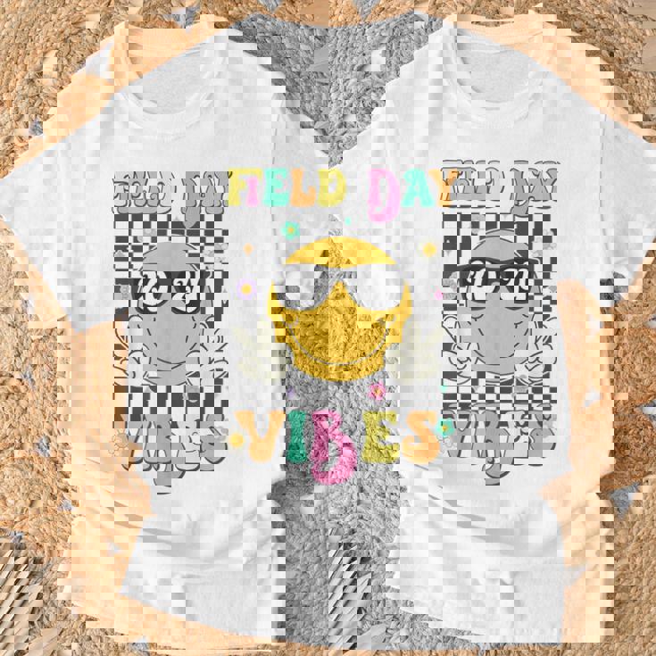 Groovy Field Day Vibes Hippie Face Happy Field Day 2024 T-Shirt Gifts for Old Men