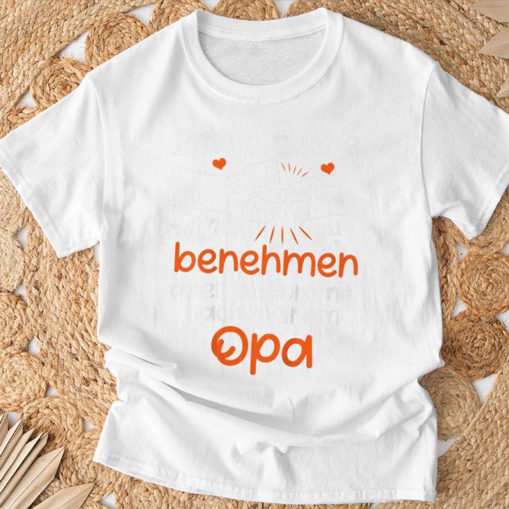 Kinder Ichersuche Mich Zu Benehmen Opa Children's Slogan T-Shirt Geschenke für alte Männer