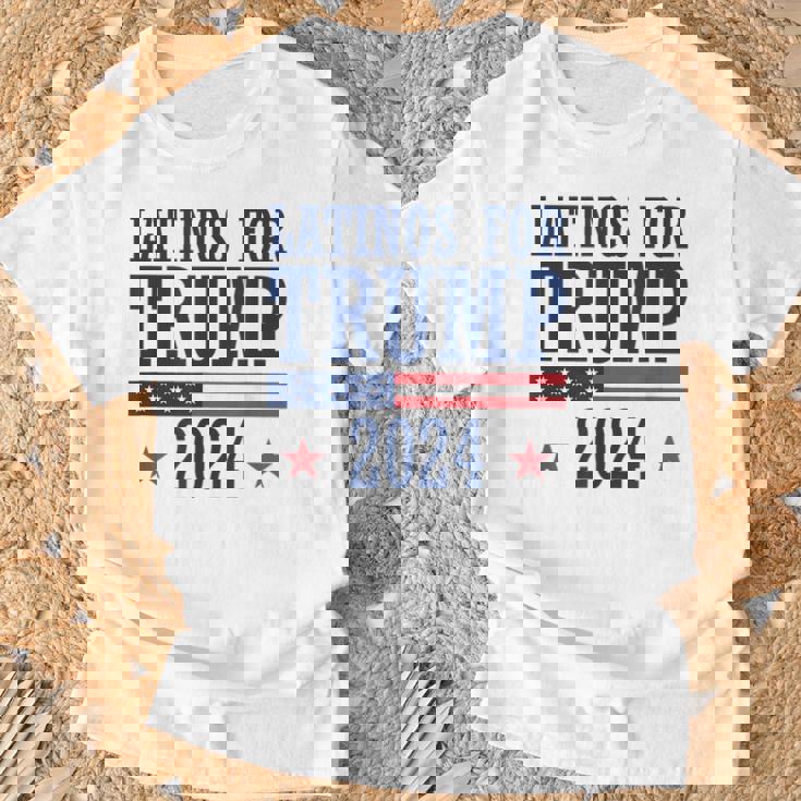 Latinos Para Trump 2024 Elecciones Presidenciales Republicanas Camiseta unisex Regalos para ancianos