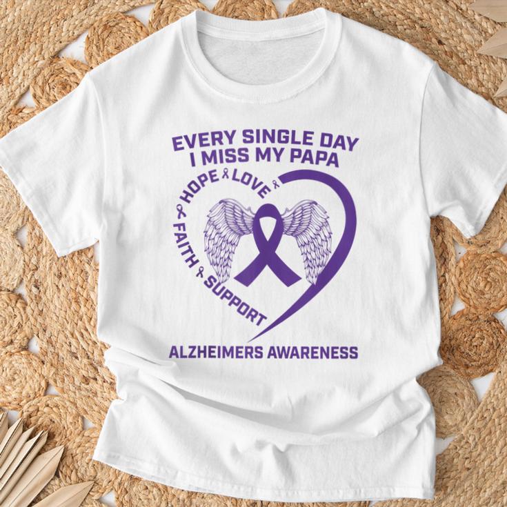 Lila Schleife Flügel Alzheimers Awareness In Memory Of Papa T-Shirt Geschenke für alte Männer