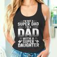 Damen Kein Super Papa Ich Bin Papa Mit Einer Supertochteraterkind Mit-Ausschnitt Tank Top