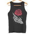 Rote Rose Weißes Skelett Hand Hält Eine Rote Rose Tank Top