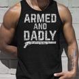 Armed And Dadly Lustiger Bewaffneter Papa Pun Tödlicherater Witz Tank Top Geschenke für Ihn