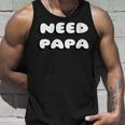 Damen Brauche Papa Wir Alle Brauchen Papa Mit-Ausschnitt Tank Top Geschenke für Ihn